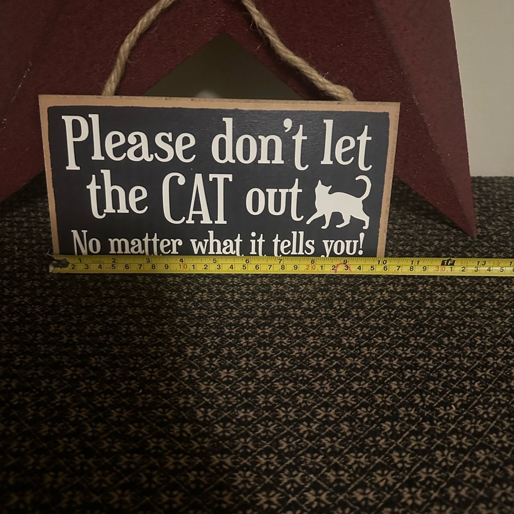 Funny cat sign “don’t let the cat out!” 5x10 home decor - Picture 2 of 3